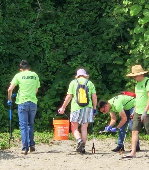 Clean-up event at Lake Erie